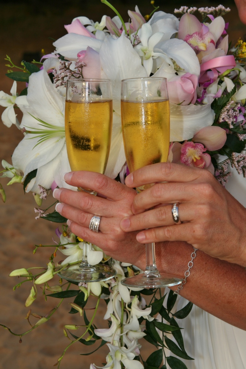 glasses-rings-bouquet